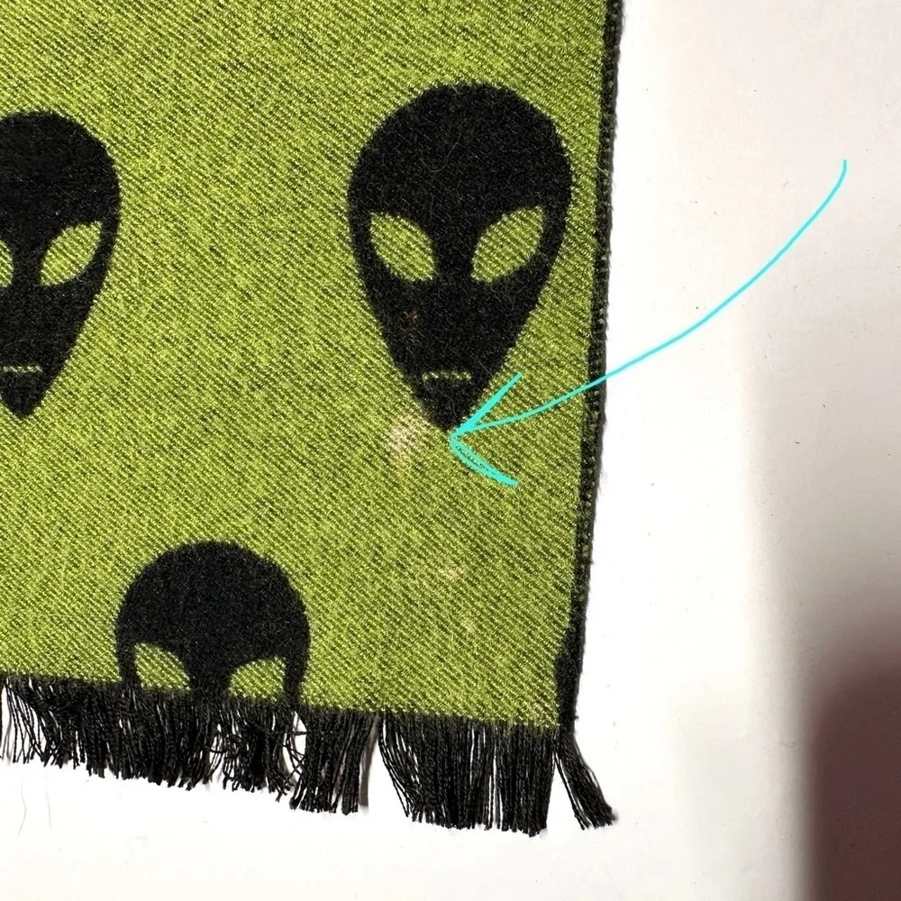 Alien Heads Soft Scarf Green Black Fringe 69.5 x 11.75 inches Sci Fi Space